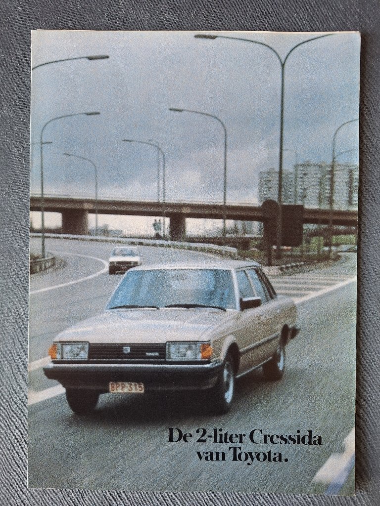 Brochure TOYOTA CRESSIDA 2-Liter - 1982 NL, Boeken, Ophalen of Verzenden, Gelezen, Toyota