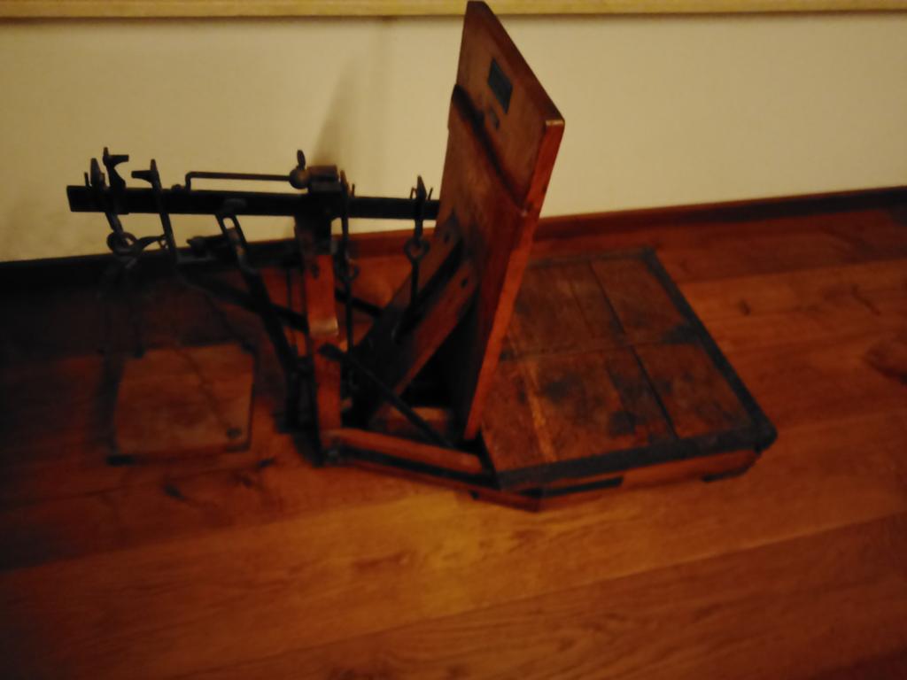 Antieke bascule weegschaal, Ophalen