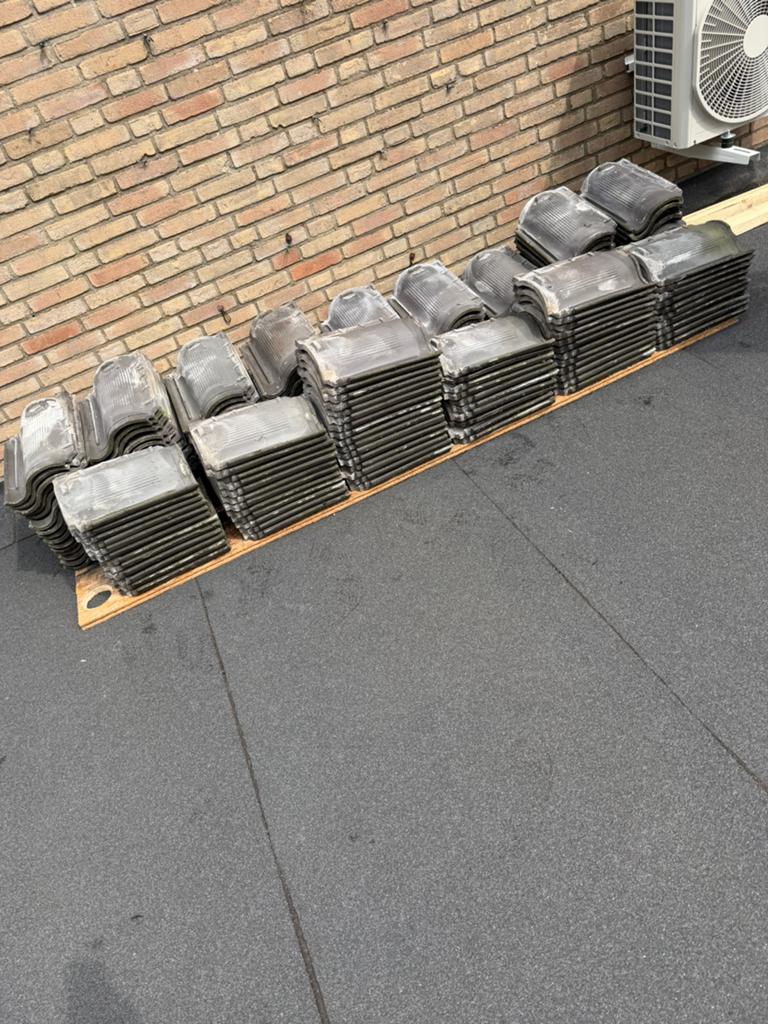 +/- 200 Gratis dakpannen van Oordt, Doe-het-zelf en Verbouw, Ophalen, Gebruikt, Steen of Klei, 15 m² of meer
