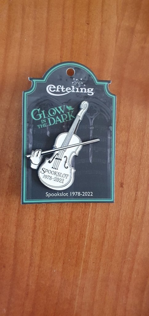 Efteling Spookslot pin glow in the dark, Ophalen of Verzenden, Nieuw, Button of Speldje