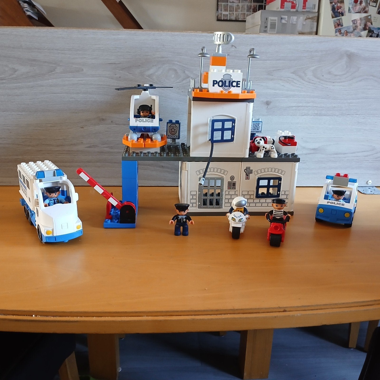 Duplo 4965 Groot politiebureau met extra's, Kinderen en Baby's, Speelgoed | Duplo en Lego, Ophalen of Verzenden, Zo goed als nieuw