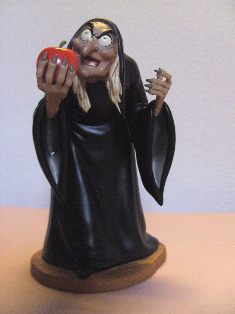 WDCC Villain Hag (Heks):  Take the apple, Dearie, Ophalen of Verzenden, Sneeuwwitje of Doornroosje, Zo goed als nieuw, Beeldje of Figuurtje