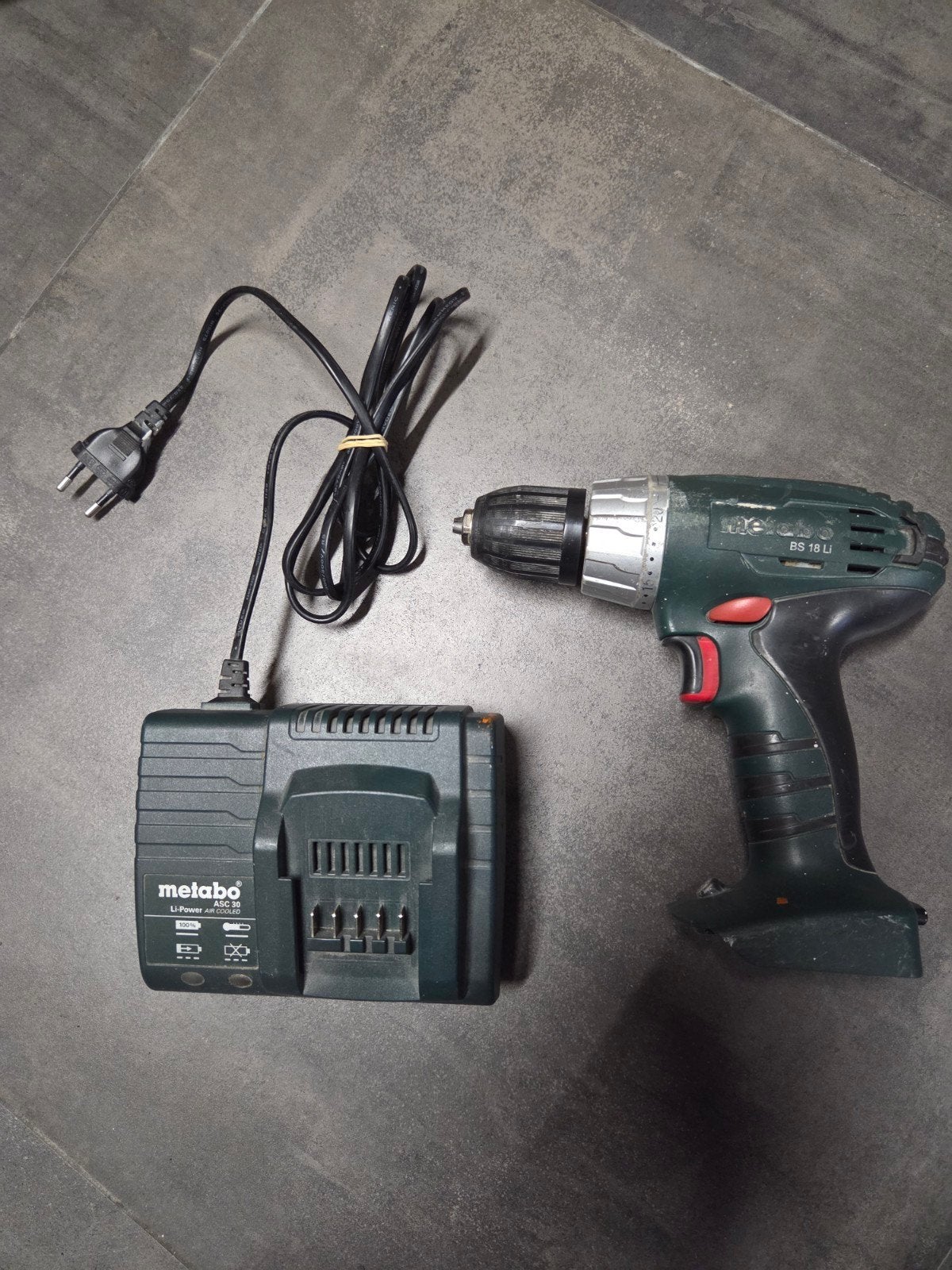 Metabo BS 18 Li Boor-/Schroefmachine met oplader, Gebruikt, Variabele snelheid, Ophalen of Verzenden, Boor- en Schroefmachine