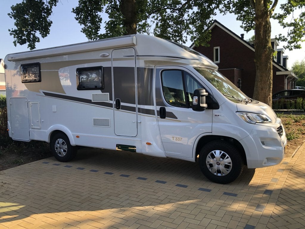 Carado capron T337 (1054463), Caravans en Kamperen, Campers, Particulier, tot en met 3, Half-integraal, Carado, Fiat, 6 tot 7 meter