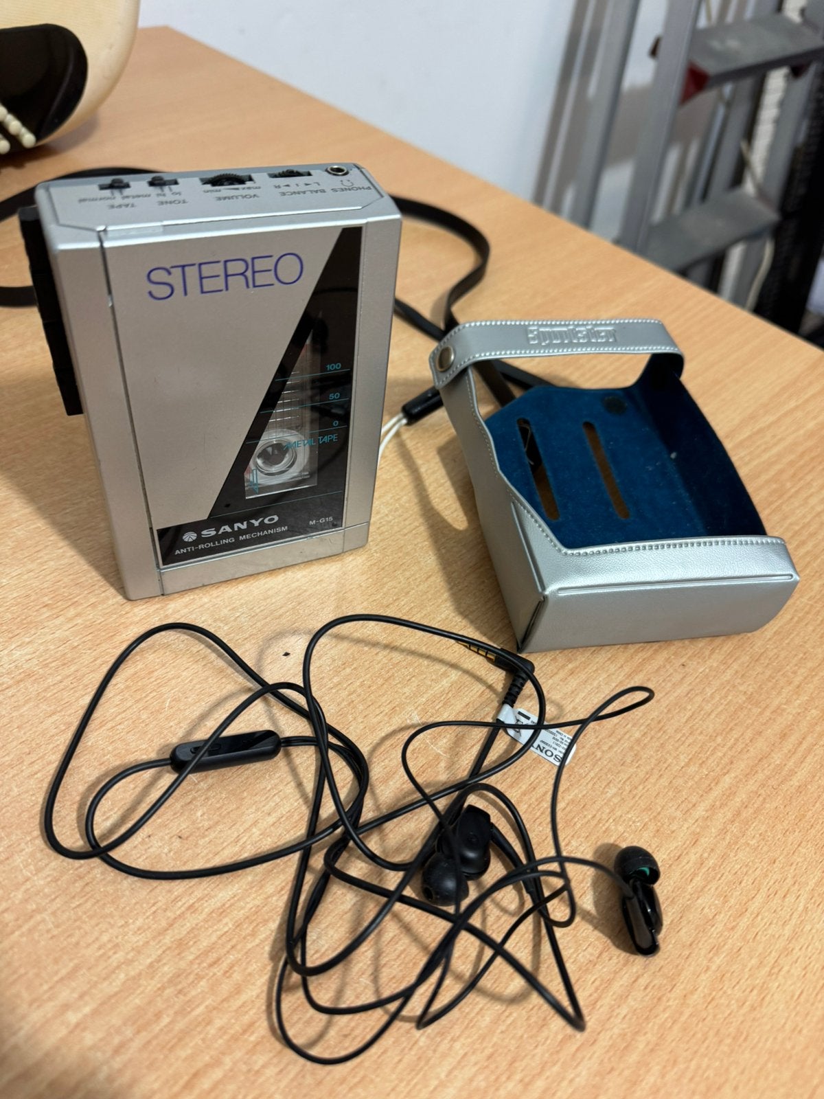 Cassette Walkman Sanyo M-G15 + Cover + Sony Oordopjes, Ophalen of Verzenden, Walkman