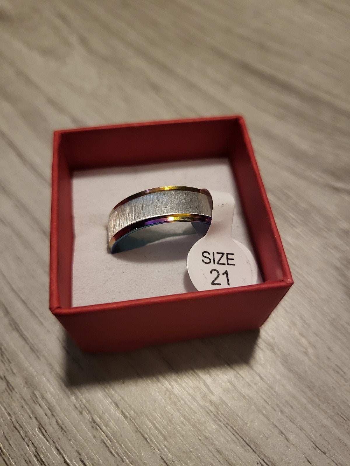 Nieuwe ring, maat 21, zilverkleurig met regenboogaccent, 20 of groter, IJzer of Staal, Nieuw, Ophalen of Verzenden