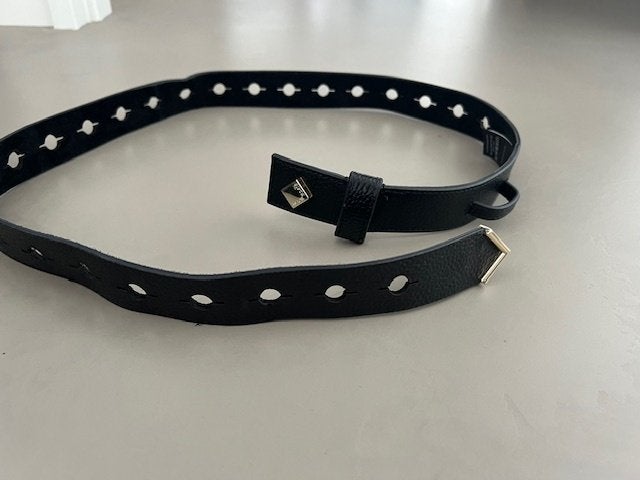 Zwarte leren riem van Fifth house, maat S, Kleding | Dames, Ophalen of Verzenden, Zo goed als nieuw, Zwart, Tailleriem