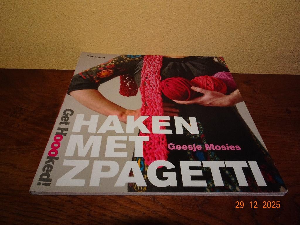 Geesje Mosies: Haken met zpagetti, Ophalen of Verzenden, Zo goed als nieuw, Haken, Patroon of Boek