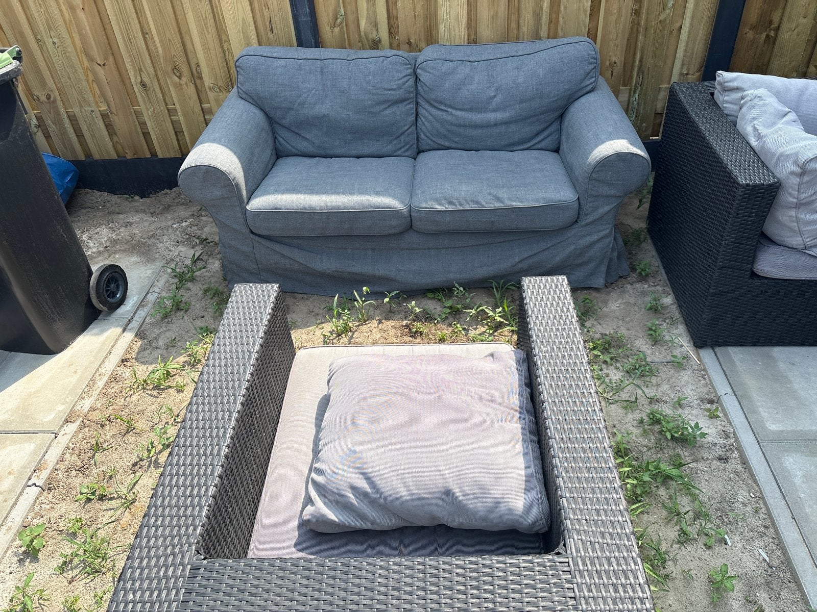Gratis op te halen: Comfortabele stoel en bank, Ophalen, Gebruikt, 150 tot 200 cm, Tweepersoons