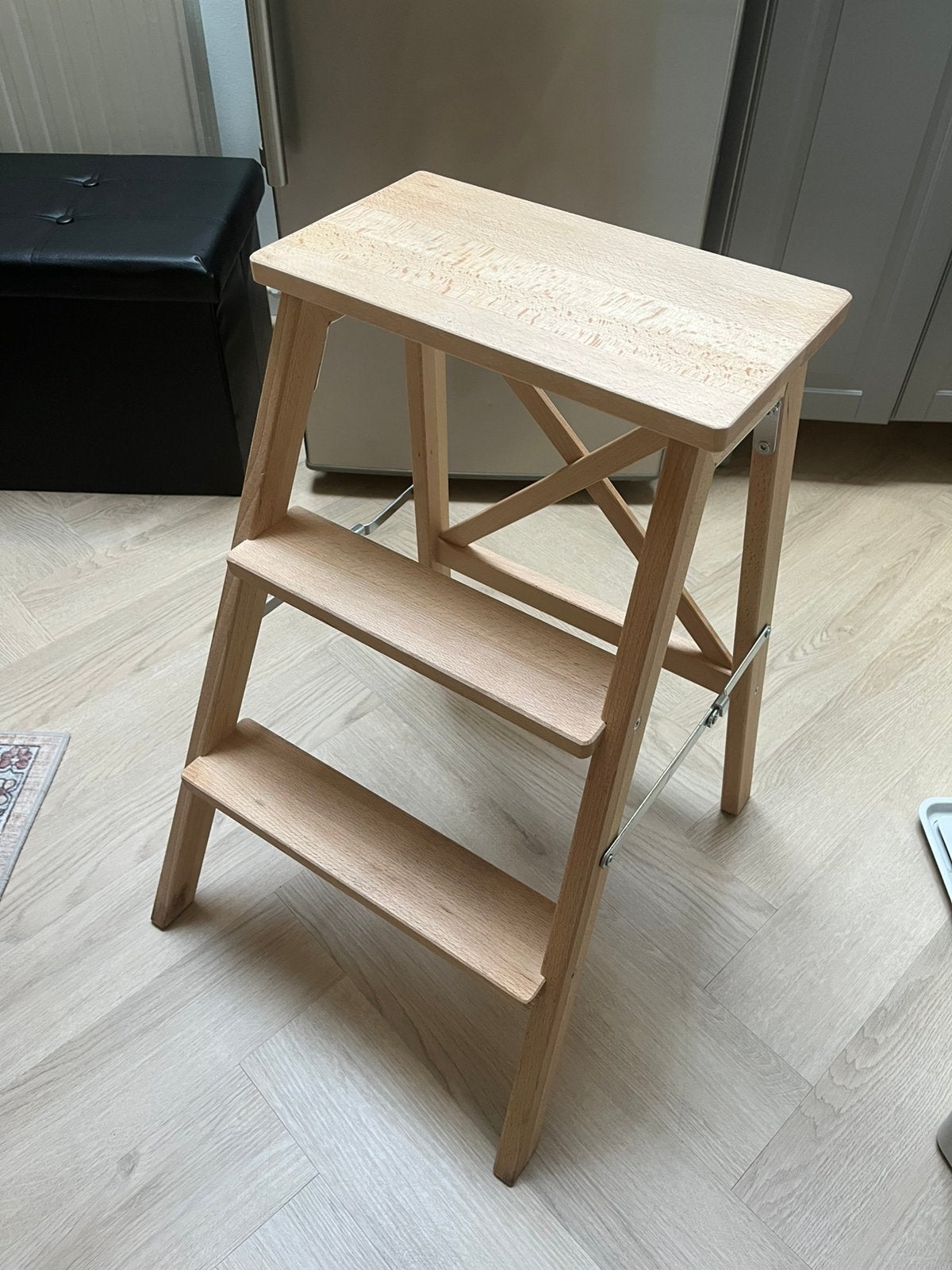 Ikea trapje Bekväm, Huis en Inrichting, Krukjes, Ophalen, Zo goed als nieuw, Hout
