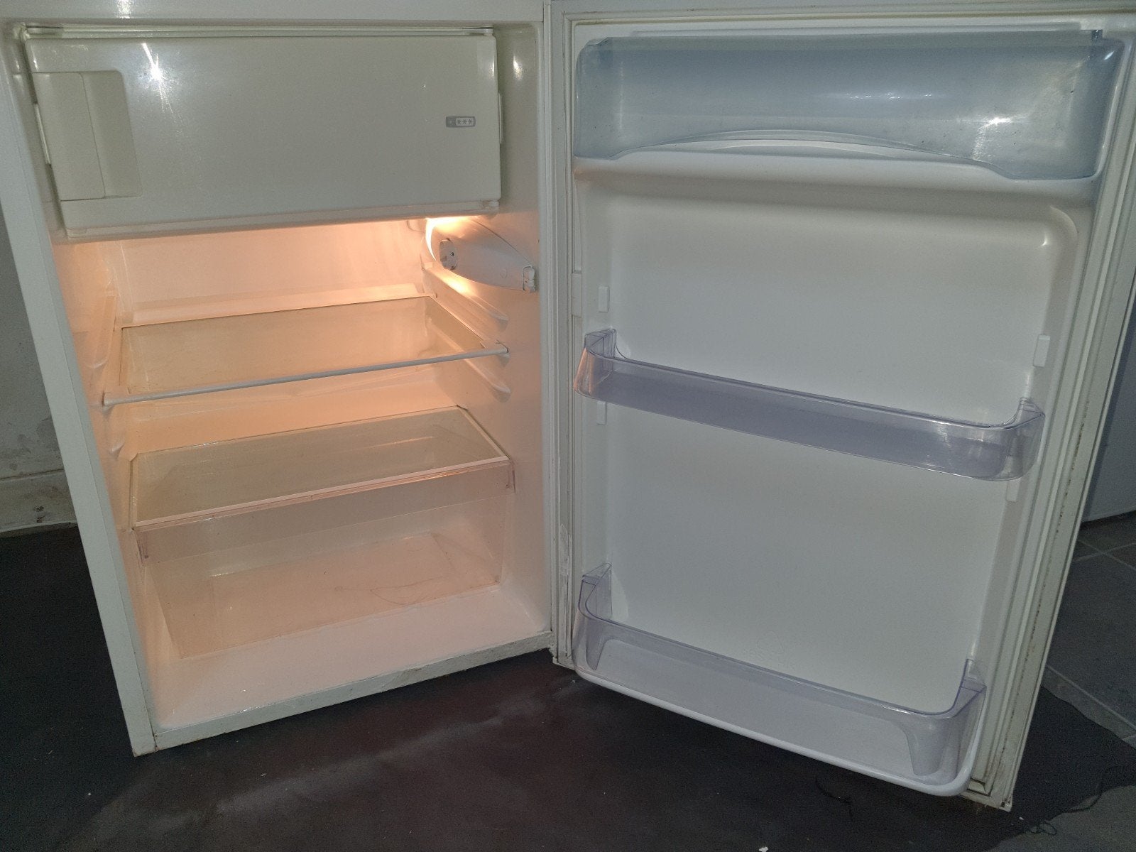 zanussi koelkast tafelmodel met vriesvak werkt super, Witgoed en Apparatuur, Ophalen, Minder dan 85 cm, 100 tot 150 liter, Zo goed als nieuw