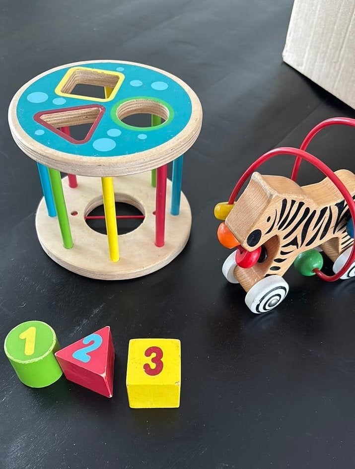 Houten speelgoed: zebra spiraal met wielen & vormenstoof, Kinderen en Baby's, Speelgoed | Houten speelgoed, Ophalen of Verzenden