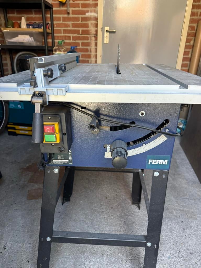 zaagtafel van het merk Ferm verstelbaar, Ophalen, 1200 watt of meer, Cirkelzaag, 30 tot 70 mm