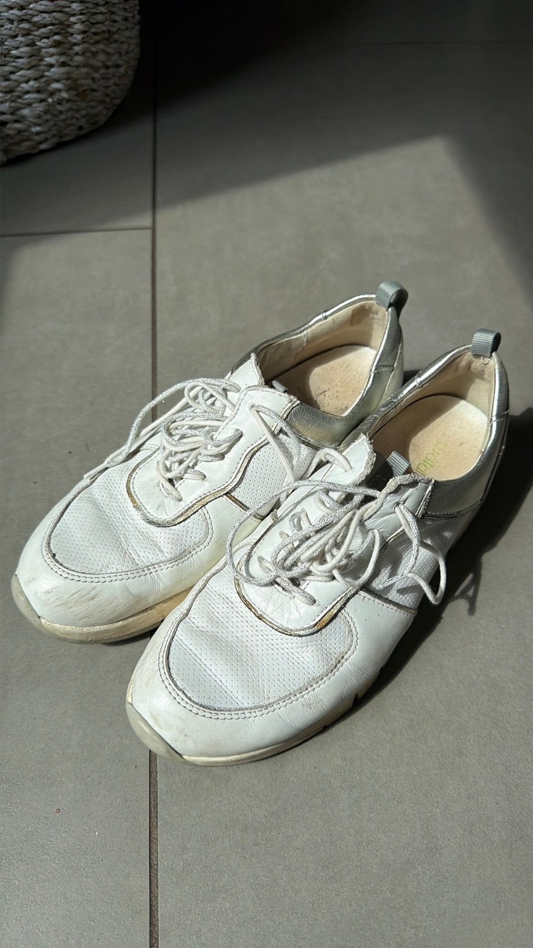 Witte sneakers, Wit, Ophalen of Verzenden, Sneakers of Gympen, Gedragen