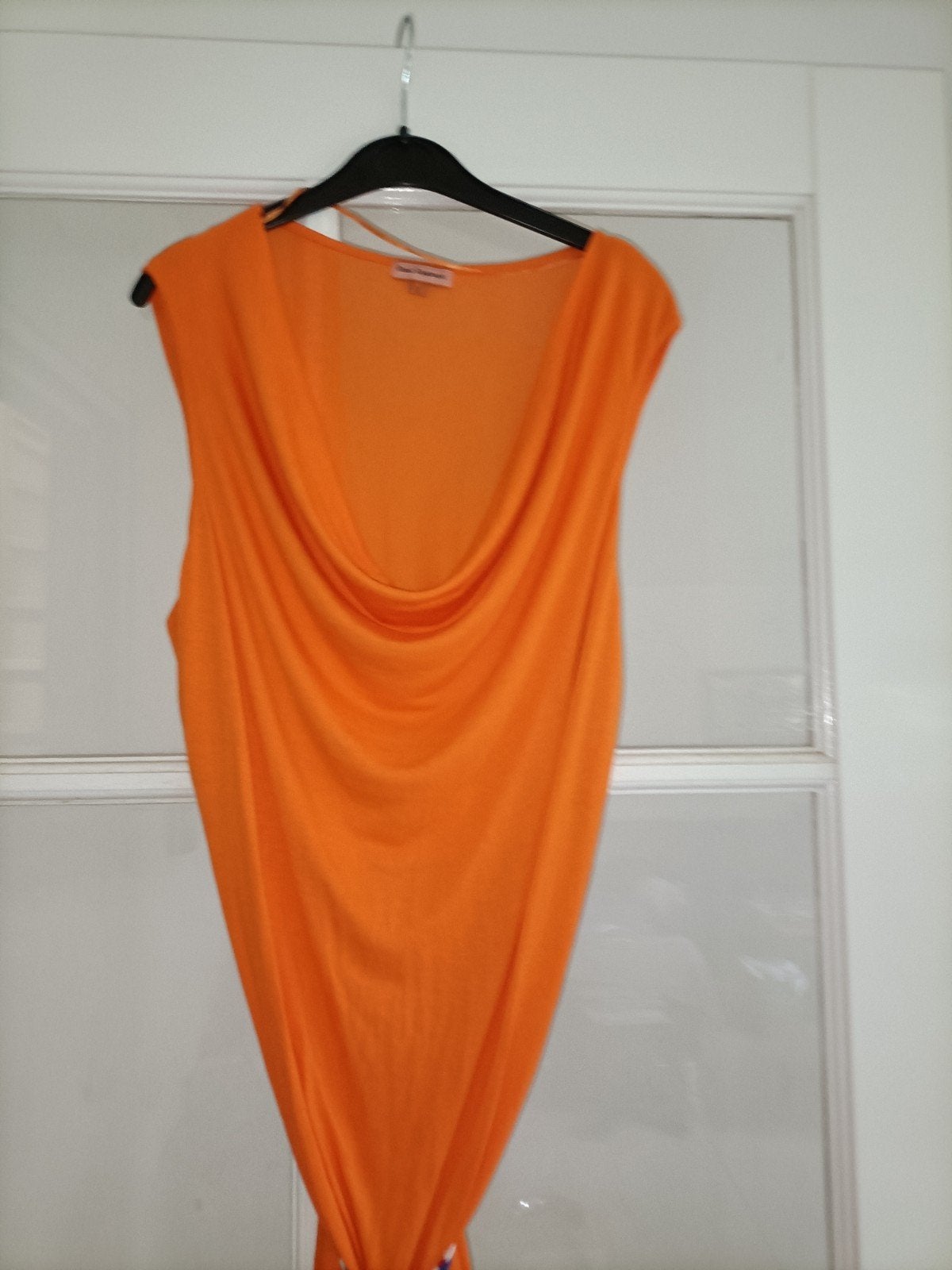 Dé unieke Bavaria oranje jurk +.beesies boa / handpop, Kleding | Dames, Ophalen of Verzenden, Zo goed als nieuw, Oranje, Onder de knie