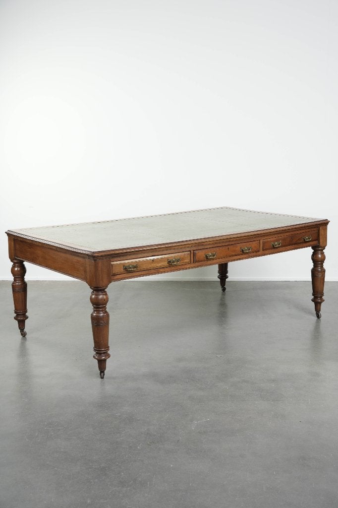 Mooie antieke Engelse schrijftafel/partner desk op wieltjes, Ophalen