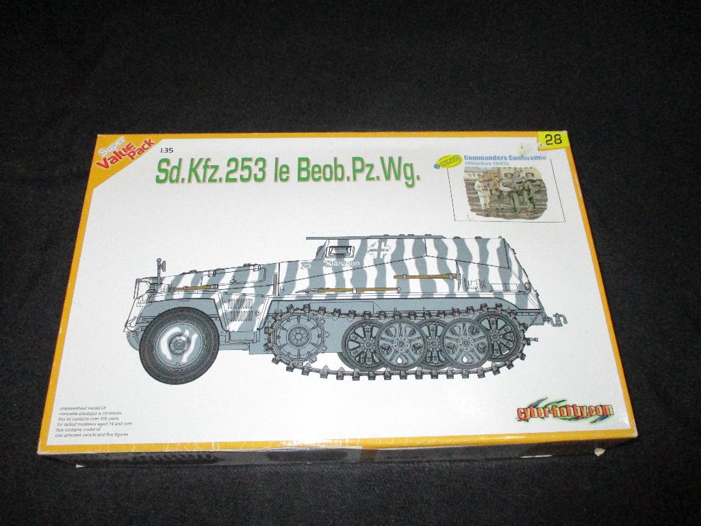 H-445,CYBER-HOBBY 1-35,NO,9128,Sd.Kfz.253 le Beob.Pz.Wg. +Bo, Overige merken, 1:32 tot 1:50, Overige typen, Nieuw