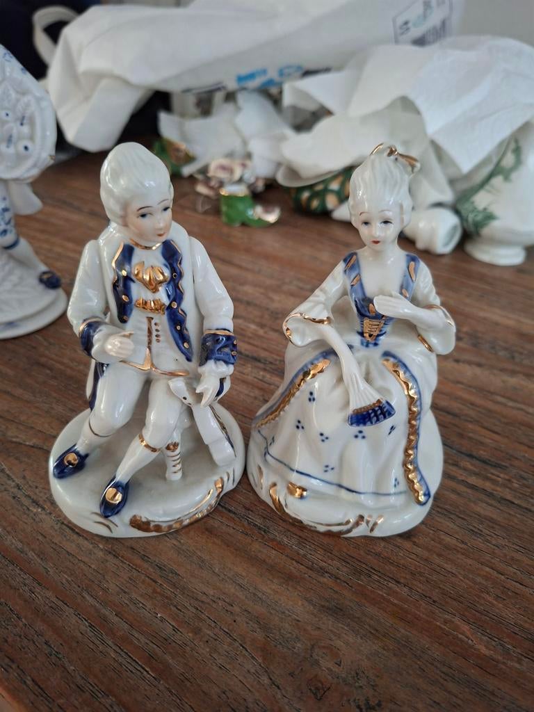 2 porseleinen beeldjes, Ophalen