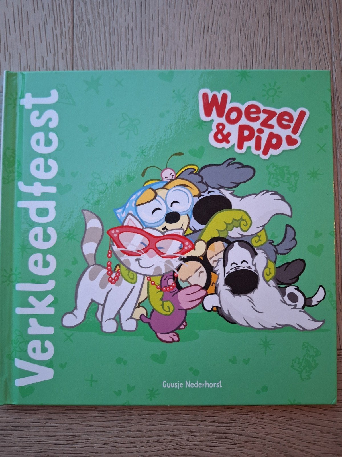 Boek Woezel & Pip verkleedfeest Guusje Nederhorst, Ophalen of Verzenden, Zo goed als nieuw, Fictie algemeen, 4 jaar