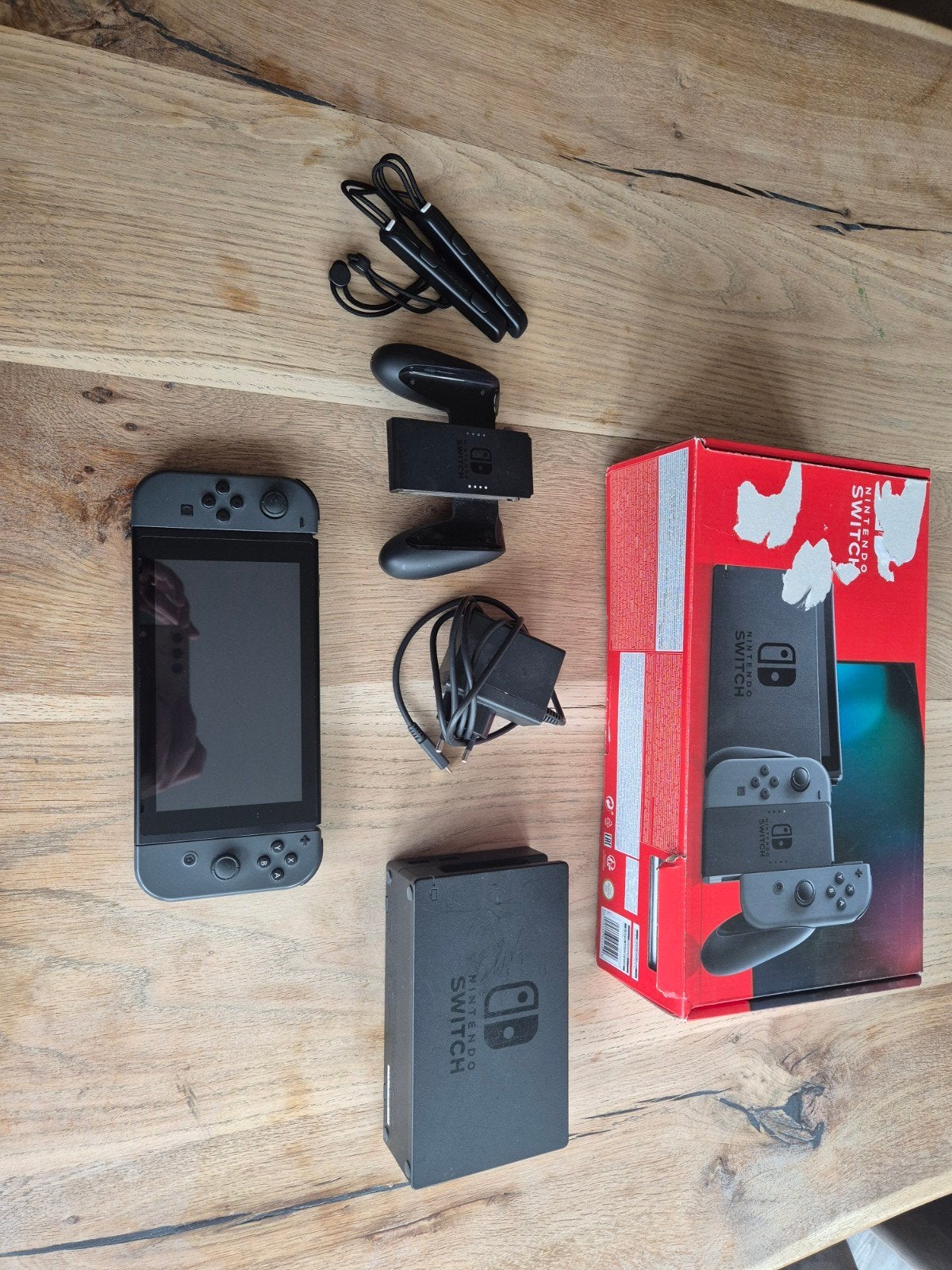 Nintendo Switch met originele doos, Spelcomputers en Games, Spelcomputers | Nintendo Switch, Gebruikt, Switch 2019 Upgrade, Met 2 controllers