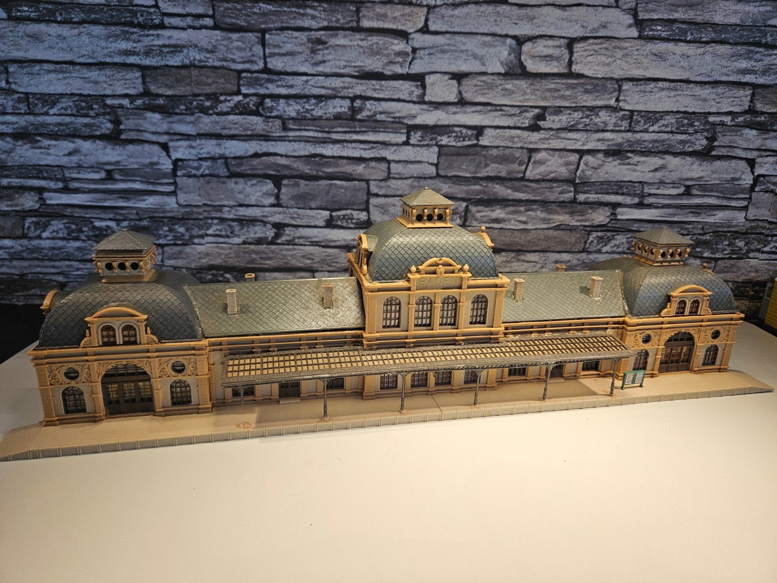 Station bahnhof Baden Baden N spoor modeltrein 1:160, Overige merken, Gebruikt, Gelijkstroom of Wisselstroom, Brug, Tunnel of Gebouw