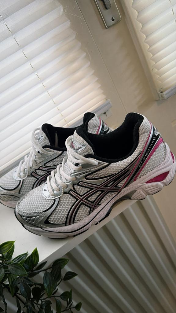 Asics Gel, Wit, Ophalen of Verzenden, Sneakers of Gympen, Zo goed als nieuw