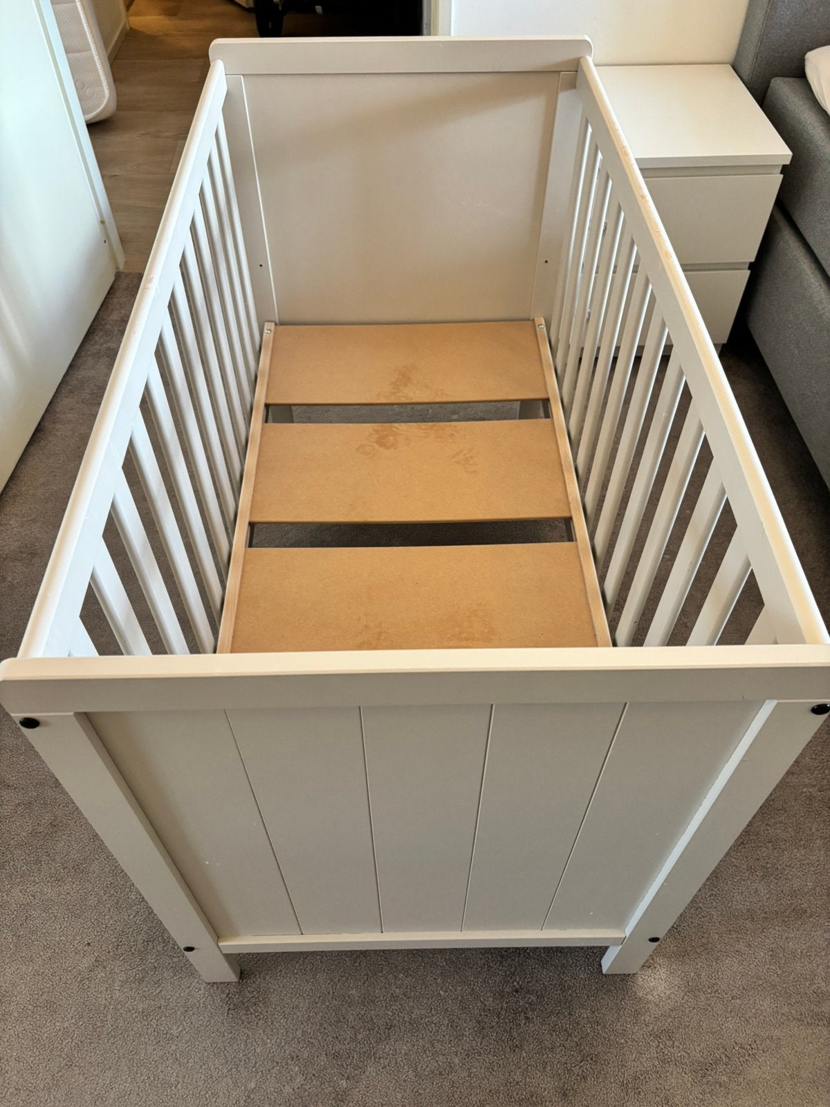 Babybed lichtgrijs, Ophalen, Zo goed als nieuw, Ledikant