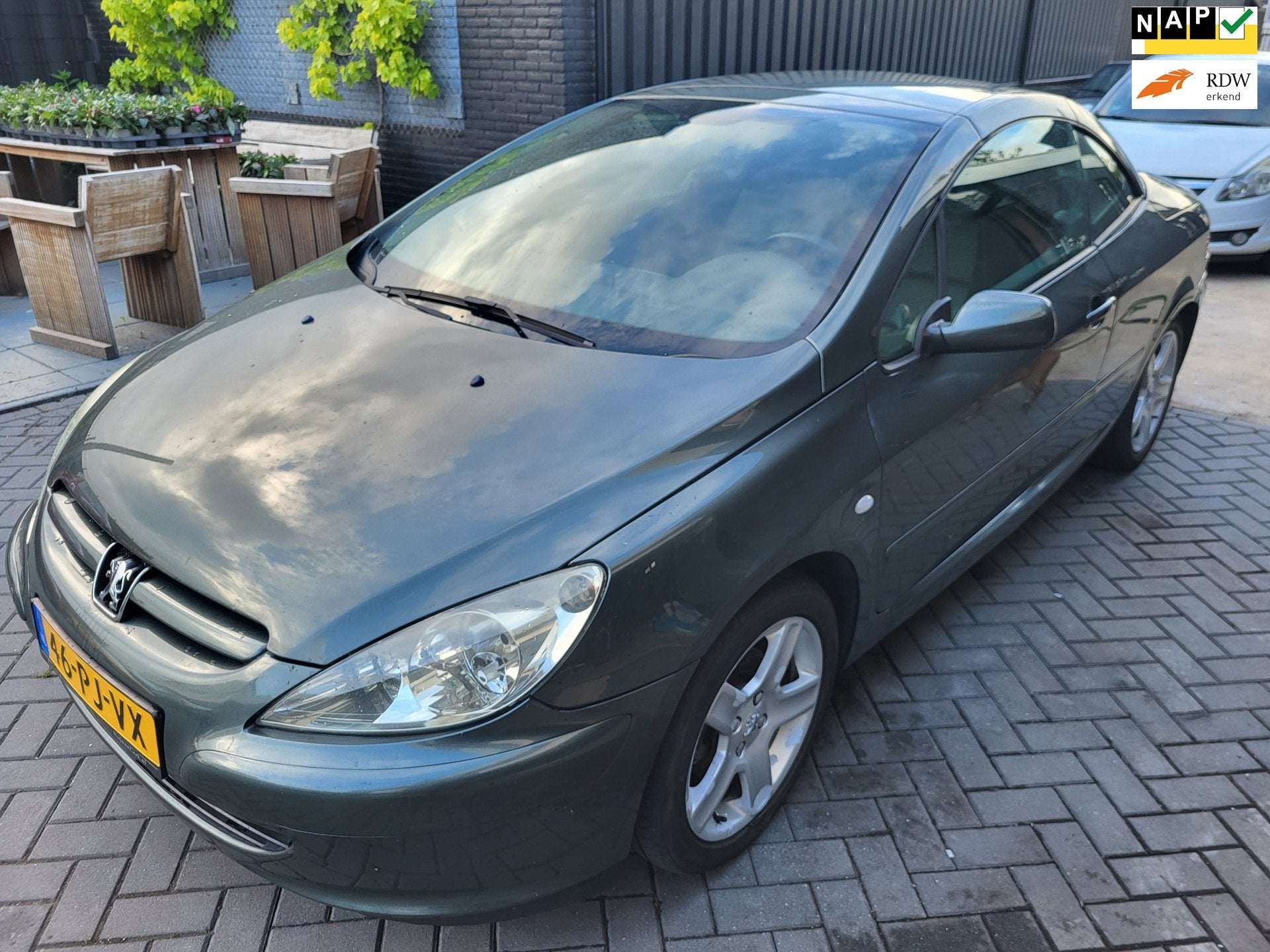 Peugeot 307 CC 2.0-16V cabriolet, Gebruikt, Zwart, 4 cilinders, Cabriolet