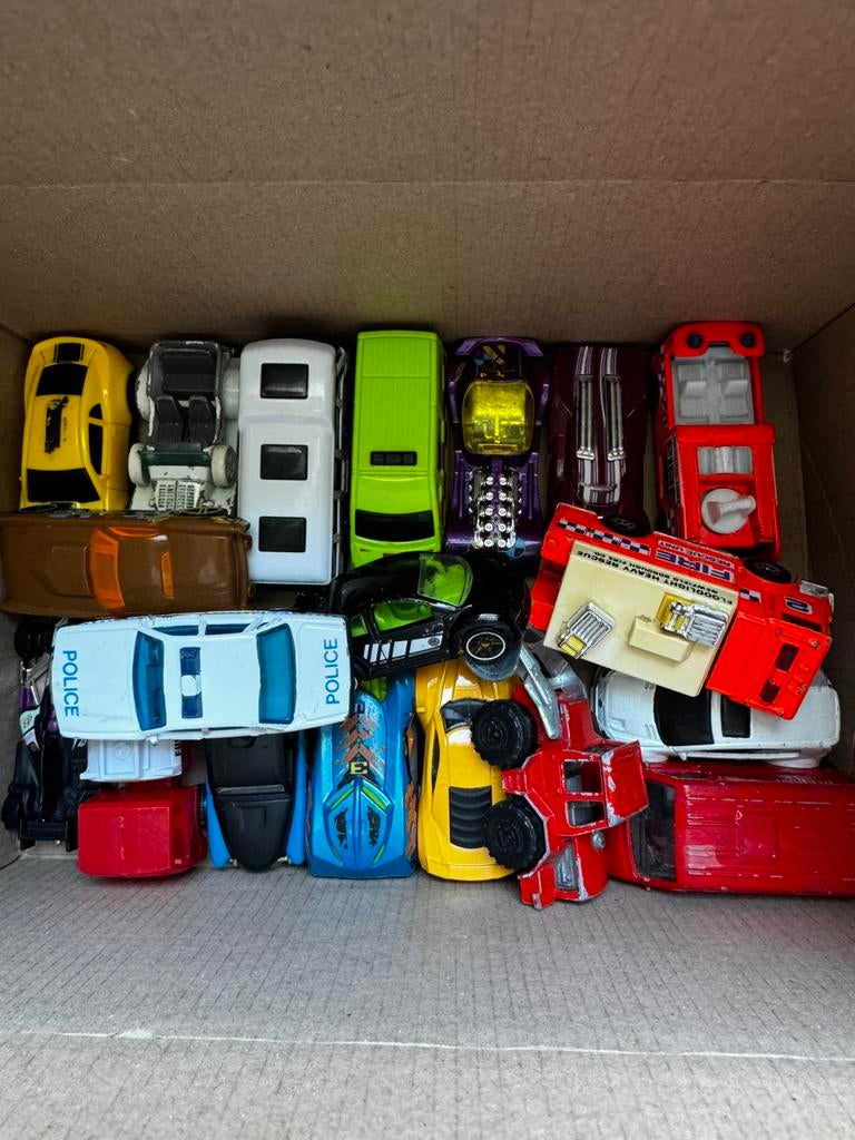 Te koop een doosje vol met kleine autootjes, Ophalen of Verzenden, Gebruikt, Jongen of Meisje
