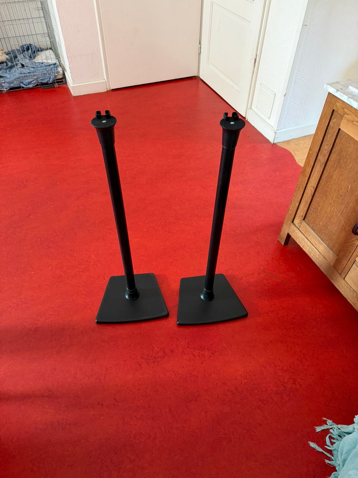 SANUS sonos speaker stands zwart, Muziek en Instrumenten, Standaards, Ophalen, Zo goed als nieuw, Muziekstandaard, Speaker