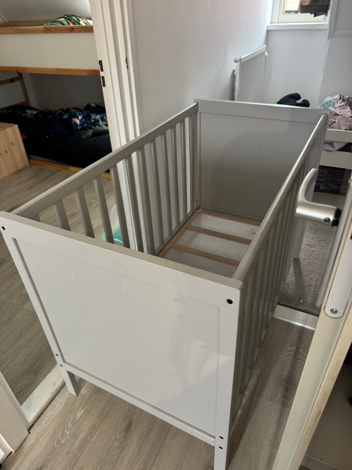 Ikea sundvik ledikant grijs, Kinderen en Baby's, Babywiegjes en Ledikanten, Ophalen, Gebruikt, Ledikant
