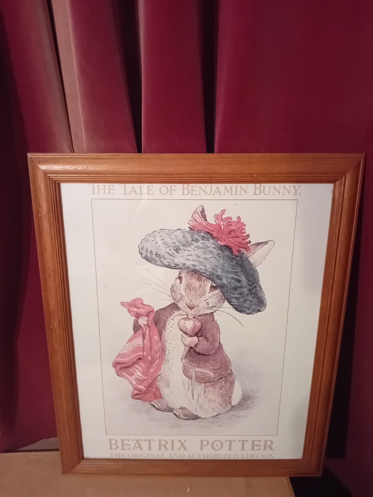 Schilderij Beatrix Potter in houten lijst, Ophalen, Hout