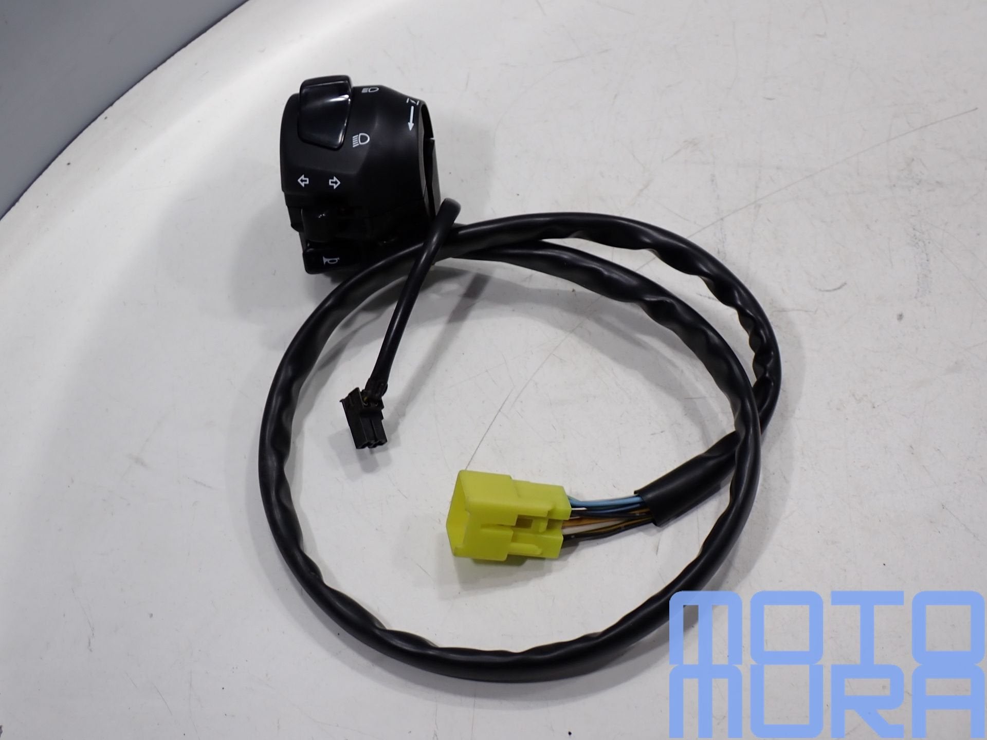 Nieuwe stuurschakelaar Suzuki GSF 1200 600bandit 1996 - 2000, Motoren, Onderdelen | Suzuki, Klantenservice@suzuki.nl, Postbus 77, 4130 EB Vianen