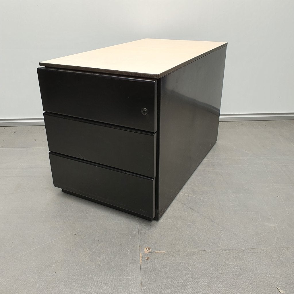 Ladeblok - 51x43x78 cm, Apple, Gebruikt, Support@apple.com, Apple Park Way, Cupertino, California