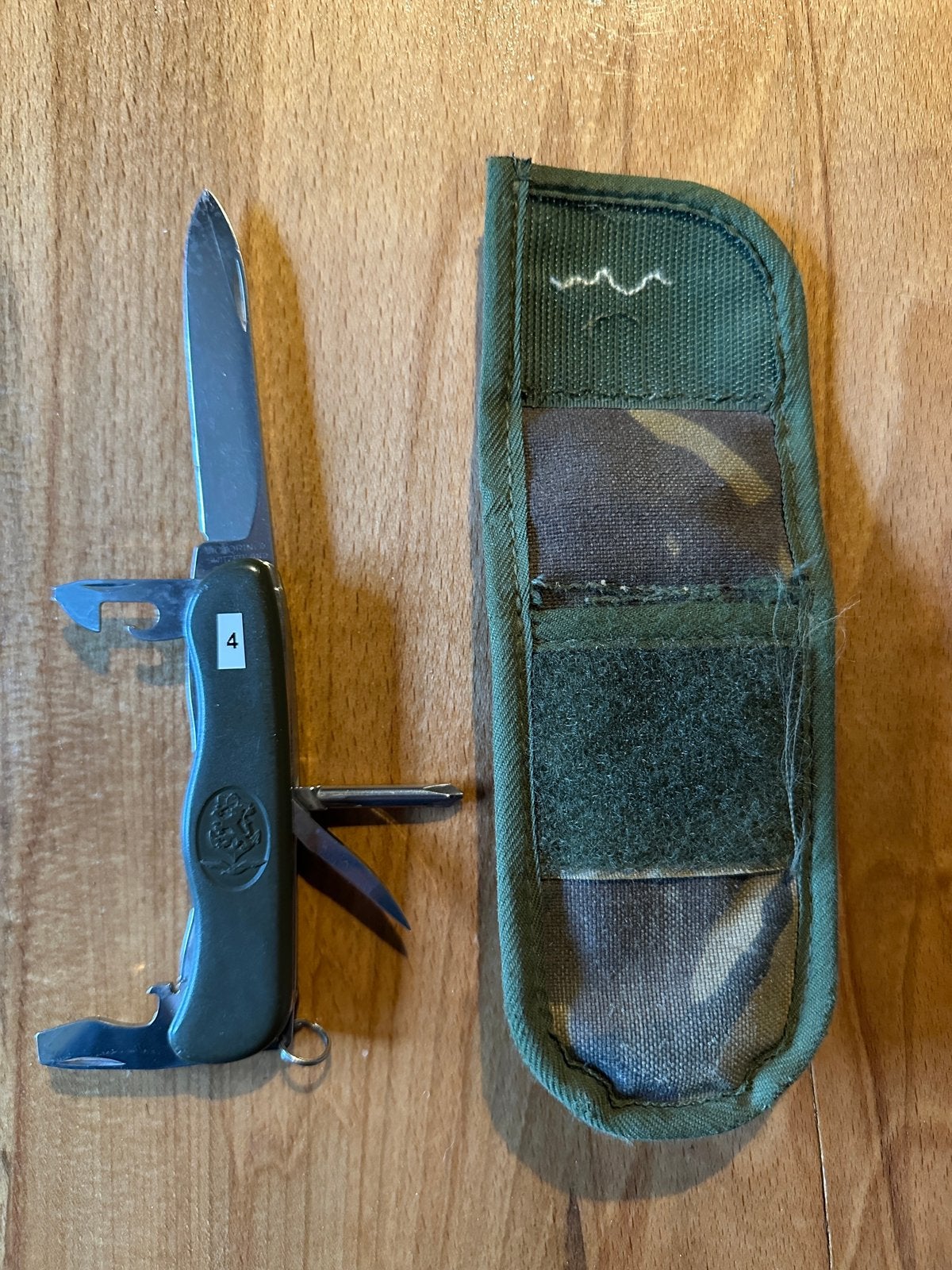 Nederlandse leger zakmes model 1993 victorinox met tasje, Verzamelen, Ophalen of Verzenden, Landmacht, Nederland, Mes of Dolk