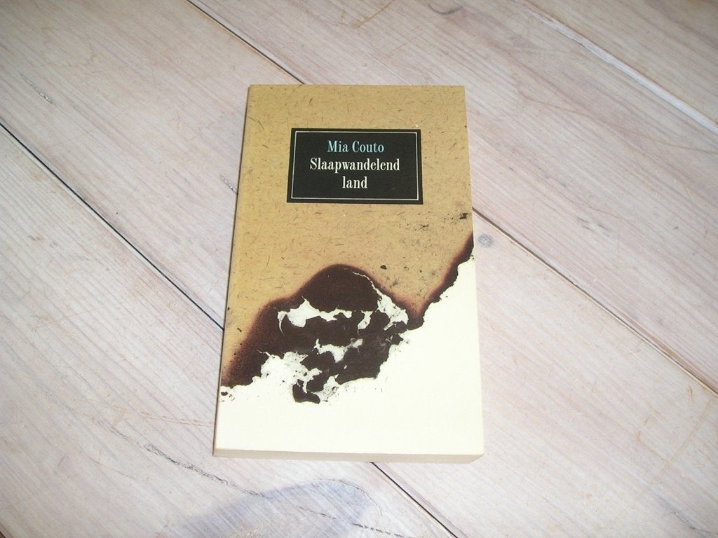 Mia Couto - Slaapwandelend land, Ophalen of Verzenden, Gelezen, Mia Couto
