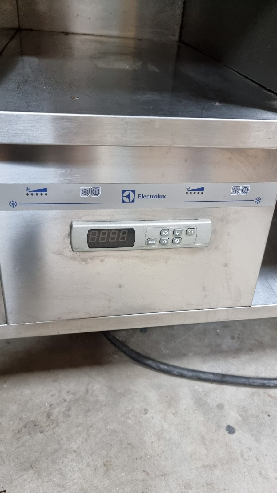 2 werkbanken met afzuiging, Ophalen of Verzenden, RVS Meubilair