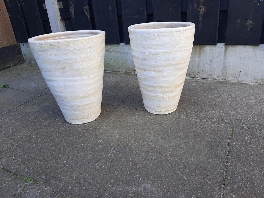 2 grote potten, Tuin en Terras, Bloempotten, Ophalen, Rond, Aardewerk, Minder dan 40 cm