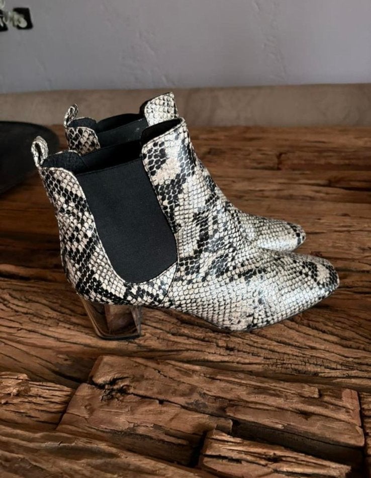 River Island leuke snake laarsjes met aparte hak mt 40,5, Ophalen of Verzenden, Zo goed als nieuw, Overige kleuren, Lage of Enkellaarzen