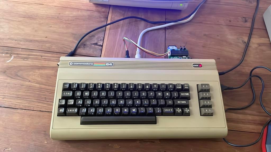 nette commodore 64 set met bijv sd2iec en duizenden games, Computers en Software, Vintage Computers, Ophalen of Verzenden