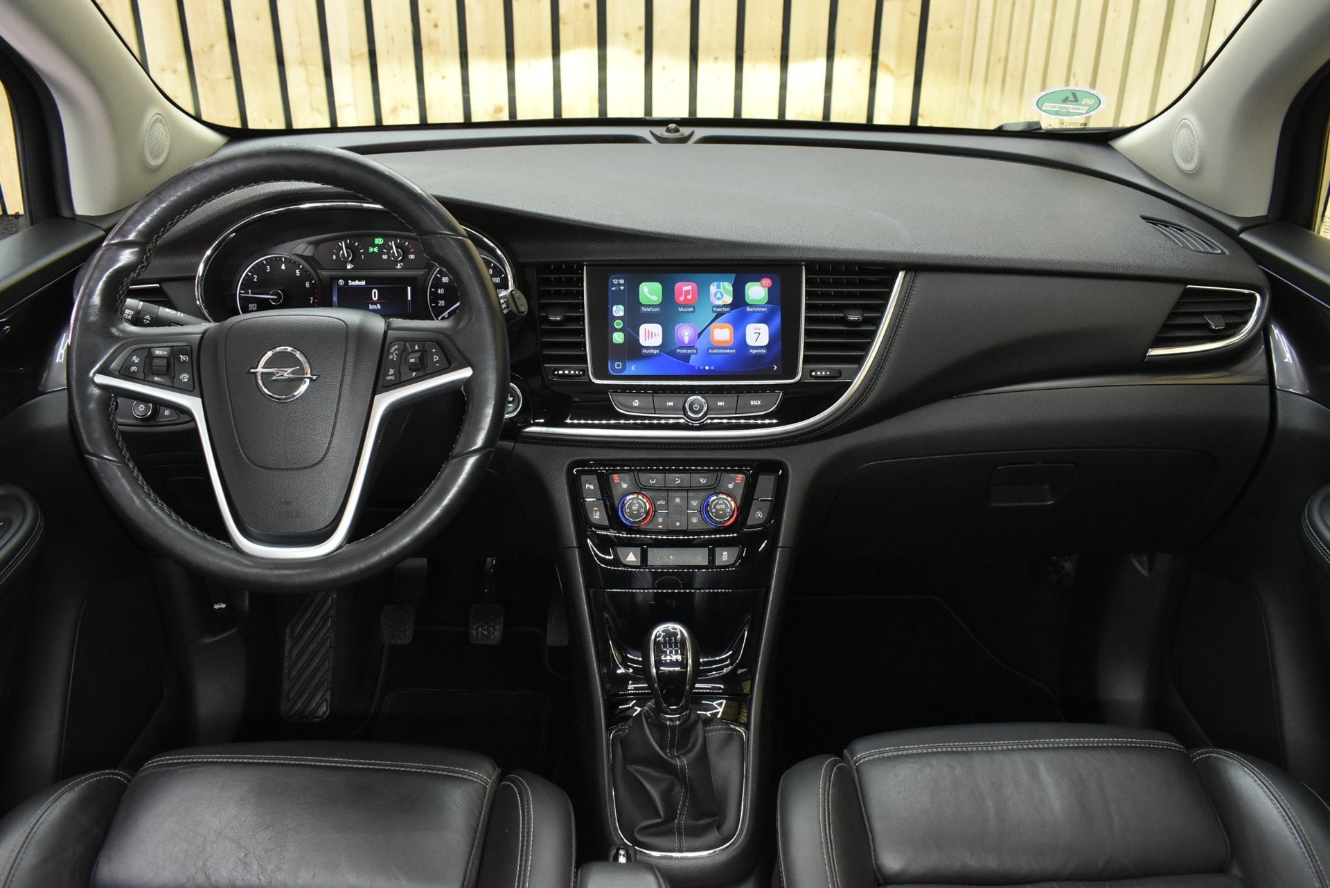 Opel Mokka X 1.4 Turbo Innovation 140 pk Trekhaak Carplay Pa, Voorwielaandrijving, Gebruikt, Euro 6, Zwart
