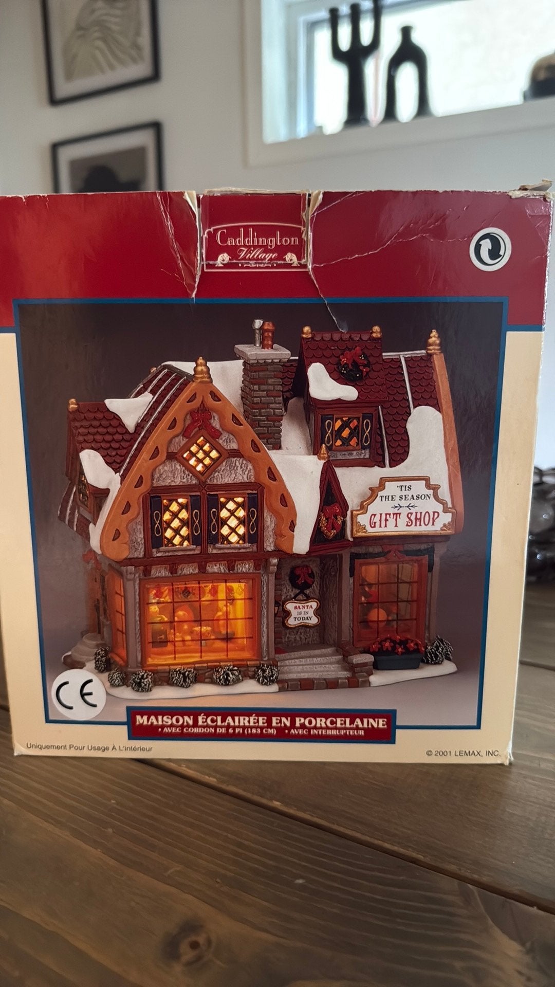 Lemax "Caddington VillagXmas -Tis the Season Gift Shop 15585, Ophalen of Verzenden, Zo goed als nieuw