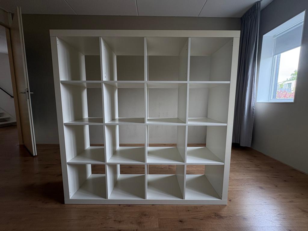 IKEA Witte vakkenkast met 16 vakken - Gebruikt, Huis en Inrichting, Kasten | Boekenkasten, Ophalen, Met plank(en), Gebruikt, 100 tot 150 cm