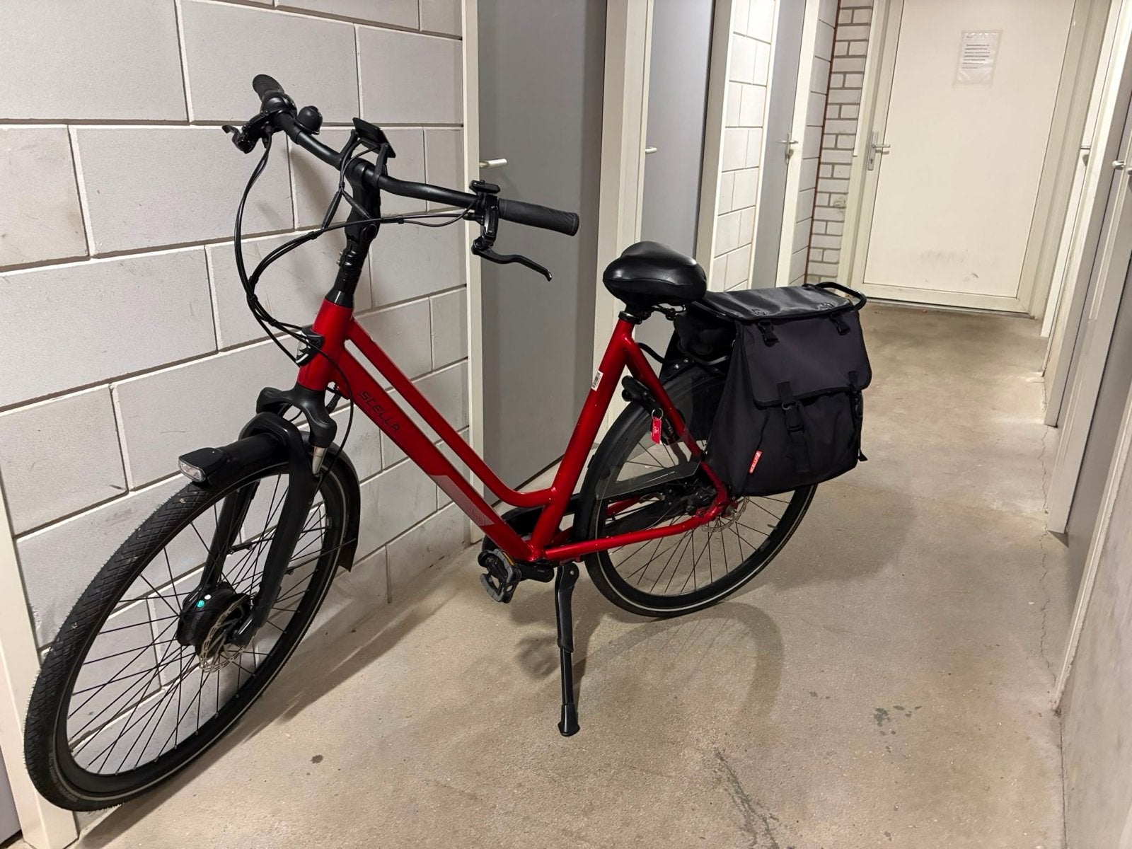 Stella Vicenza Rood 2023 E-bike met Grote Accu, Zo goed als nieuw, 51 tot 55 cm, 50 km per accu of meer, Ophalen