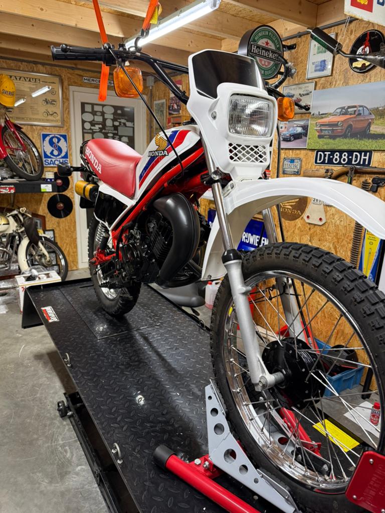 Te koop gevraagd gele koplamp voor mijn Honda mt, Fietsen en Brommers, Ophalen, MT