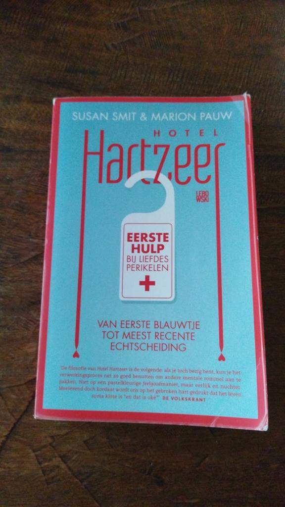 Hotel Hartzeer - Eerste Hulp bij Liefdesperikelen, Ophalen of Verzenden, Gelezen, Susan Smit & Marion Pauw, Nederland