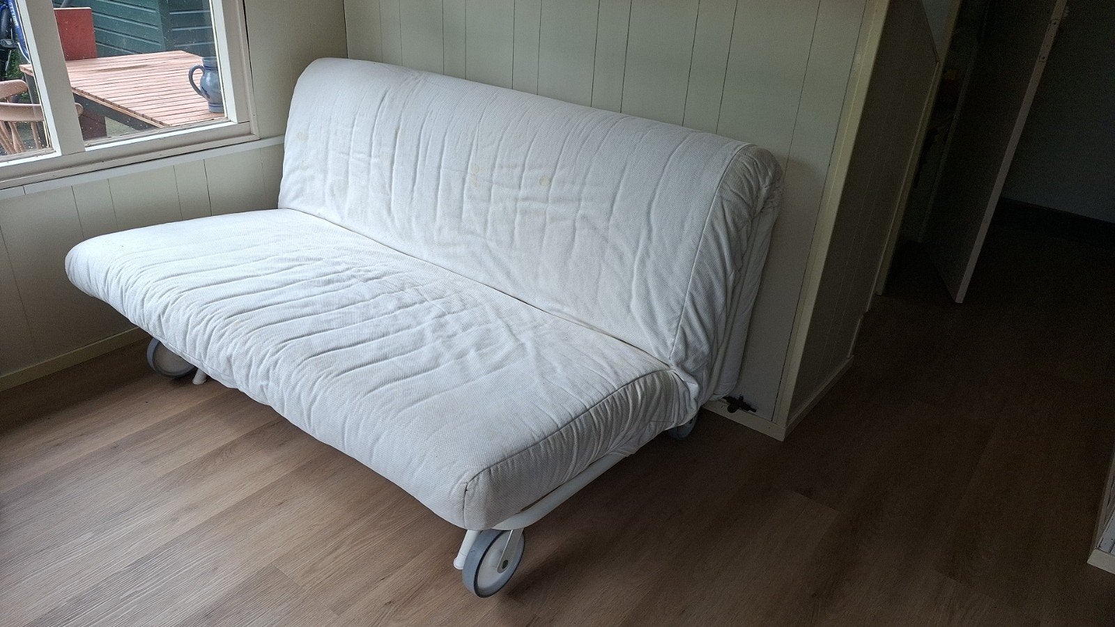 Witte Ikea slaapbank met wielen, Ophalen, Gebruikt, Tweepersoons, 140 cm