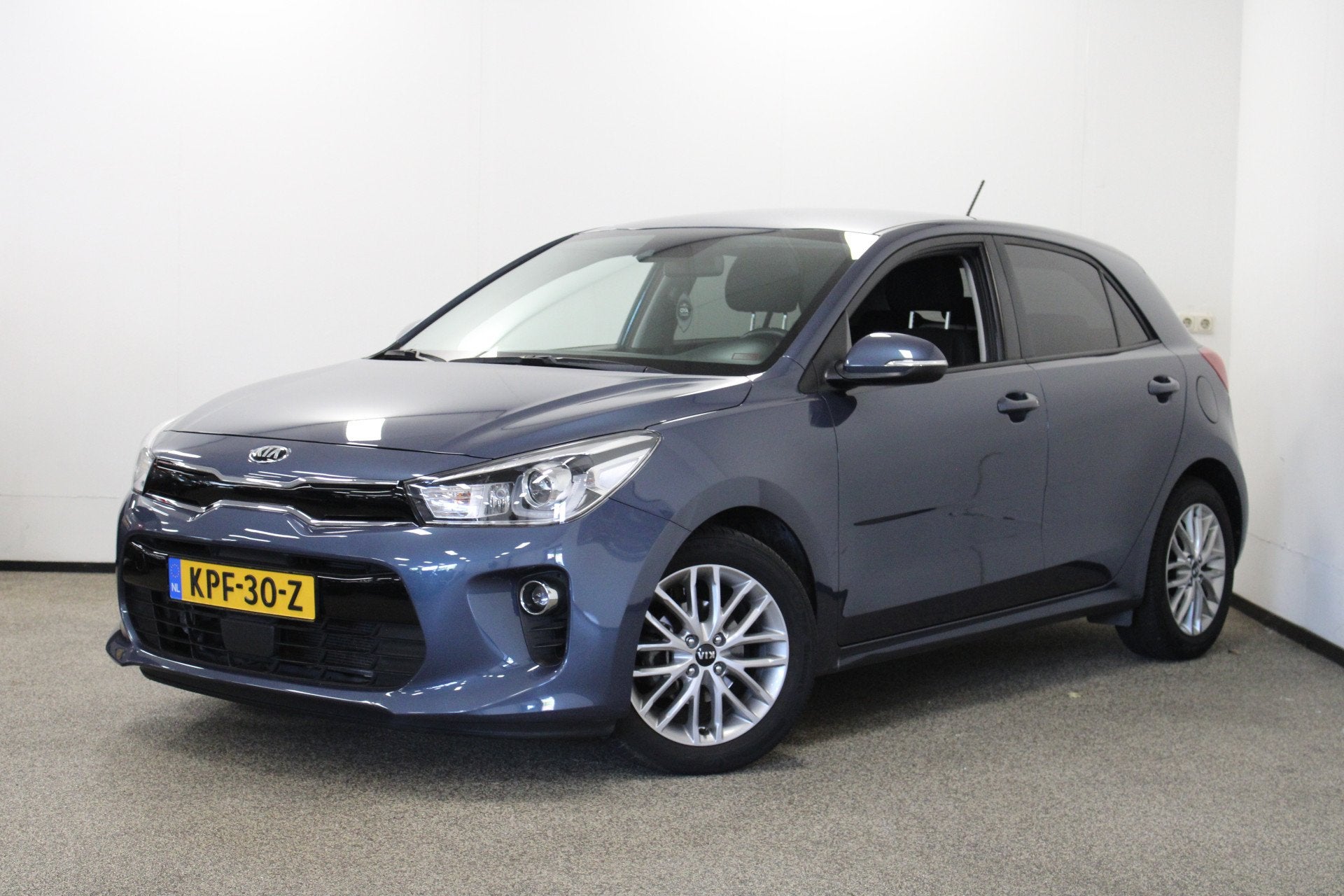 Kia Rio 1.2 CVVT ExecutiveLine (bj 2017), 83 pk, Euro 6, 4 cilinders, Blauw
