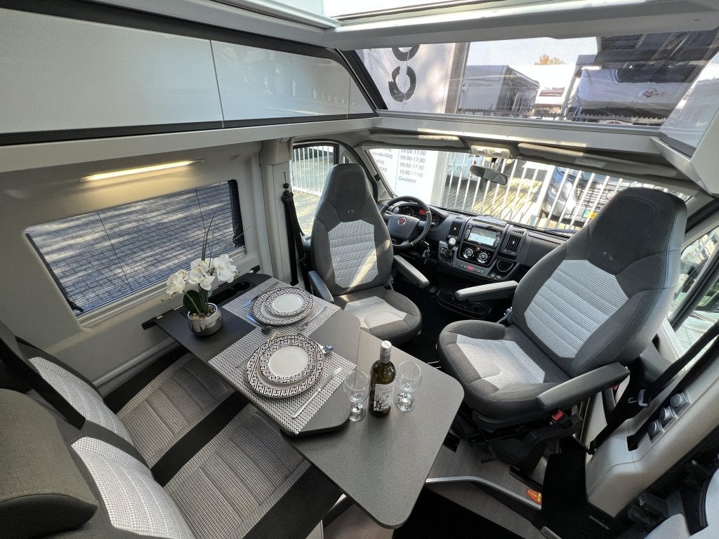 Adria Twin 640 SLB SUPREME AUTOMAAT 150PK TREKHAAK, Caravans en Kamperen, Automaat, Koelkast, Ringverwarming, Fiat