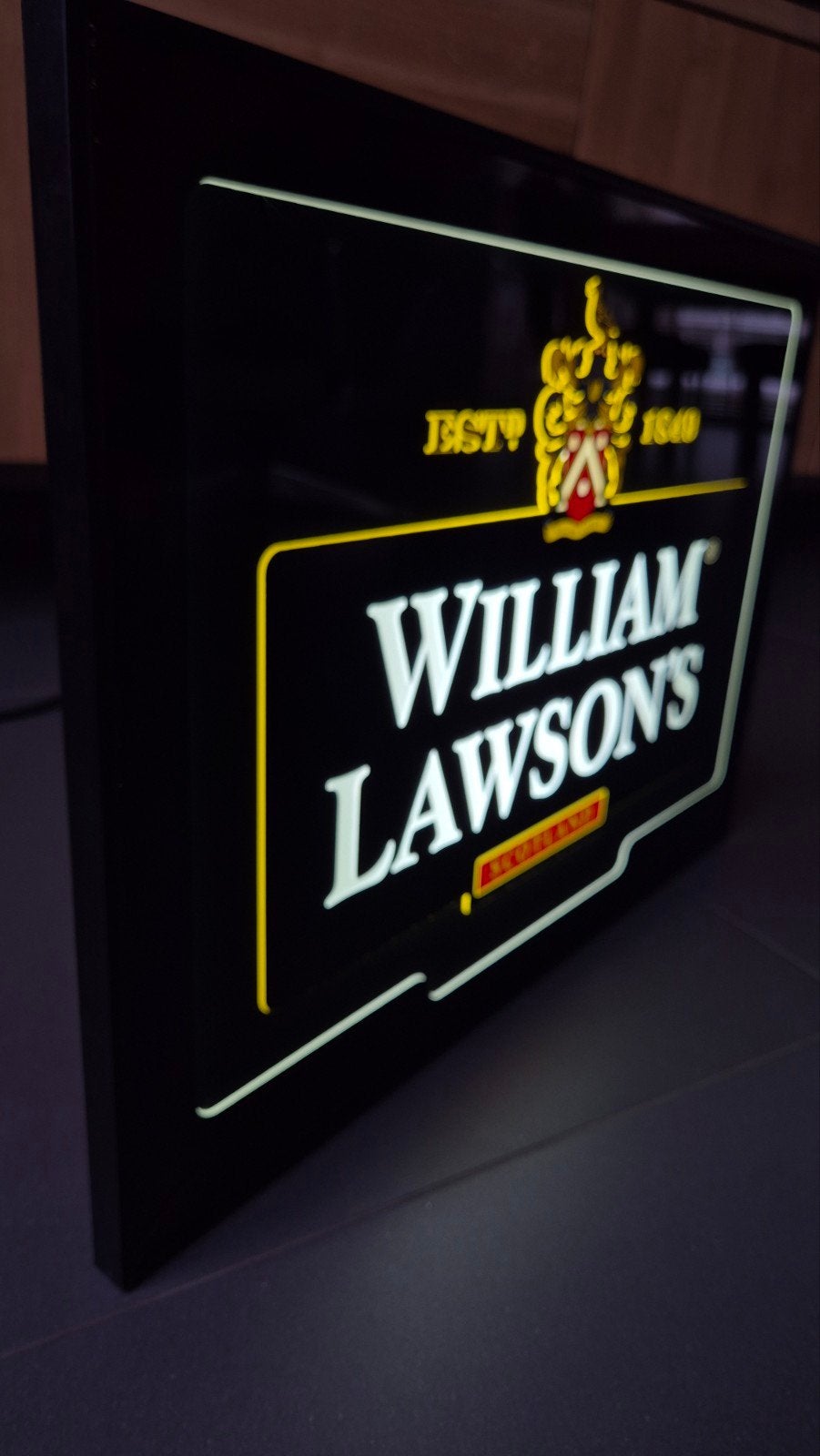William Lawson's Whisky Lichtreclame, Verzamelen, Ophalen of Verzenden, Zo goed als nieuw, Lichtbak of (neon) lamp